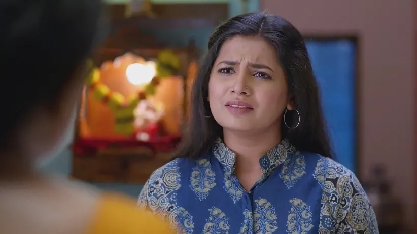 Bhuvaneshwari Stops Akshara from Calling Charuhas | Tula Shikvin Changlach Dhada