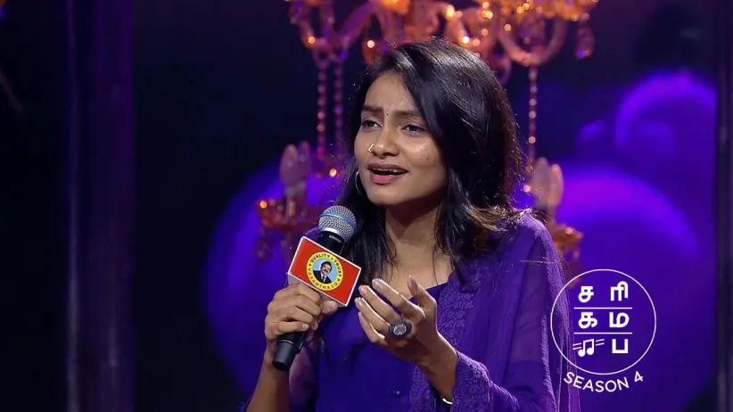 Golden Girl Akshaya Sings 'Uyire'