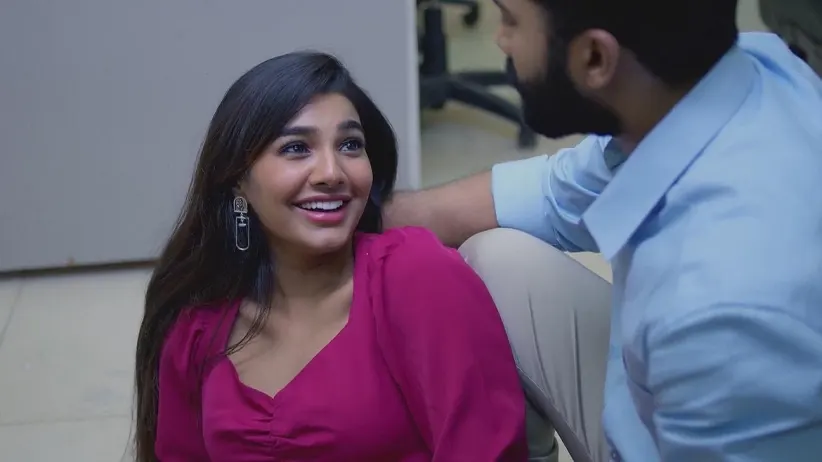 Renuka Shares Her Joy with Ramakrishnan