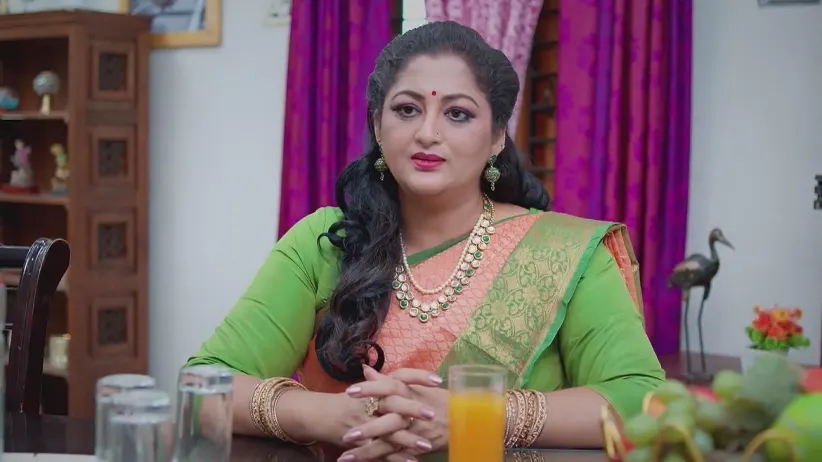 Shakuntala Meets Renuka | Nenjathai Killathe