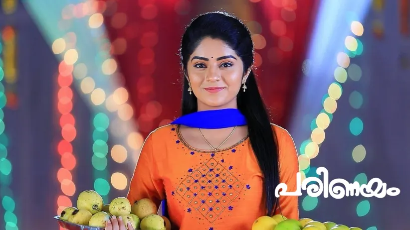 Suhasini Bumps into Jayant