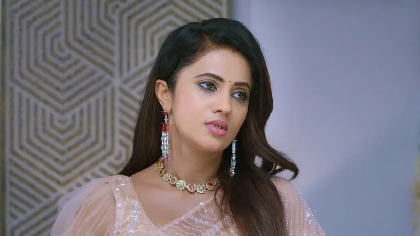 Deepa Gives Naturopathic Medicine to Chirag