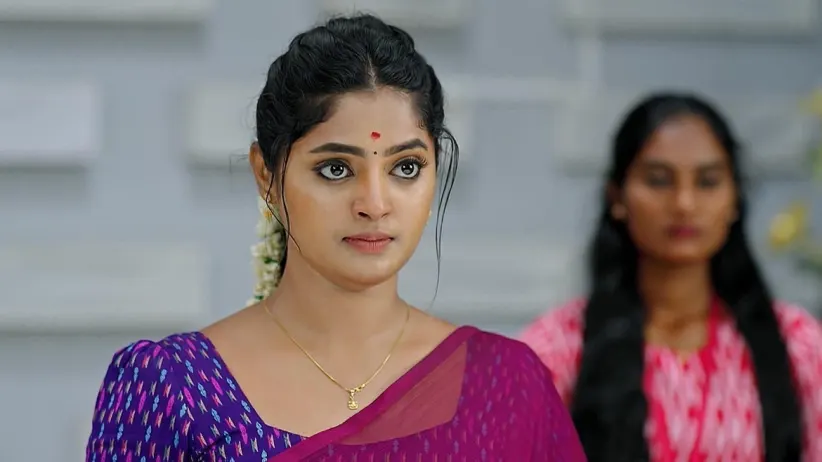 Raj Blackmails Mythili to Get Engaged to Him