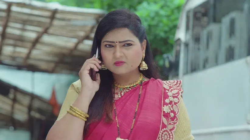 Durga Scolds Chanchala | Tula Shikvin Changlach Dhada
