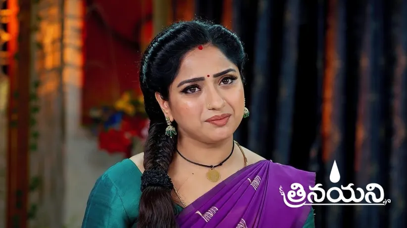 Sumana Throws Chilli Powder on Vishalakshi’s Face
