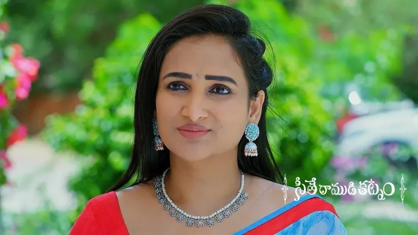 Vidyadevi Gets Preethi Dressed up