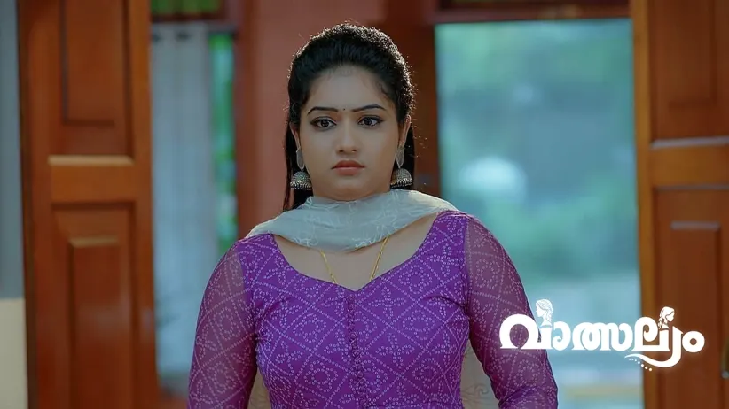 സാവിത്രിയെ പുച്ഛിക്കുന്ന മീനാക്ഷി