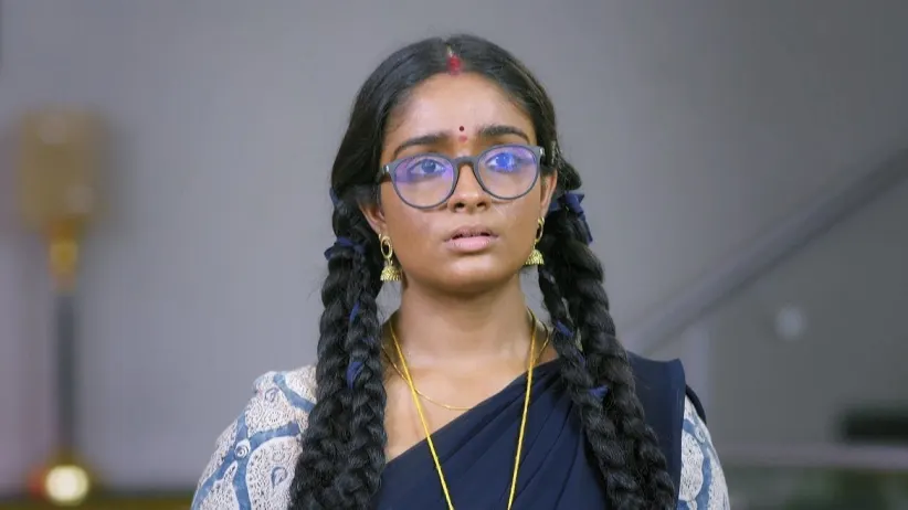 Archana Gives Deepa a Gift