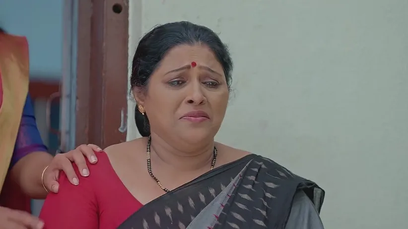 The Bank Officers Reach Vanaja’s House | Shyamambaram