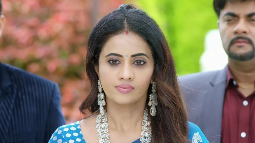 The Reporters' Arrival Shocks Soundharya