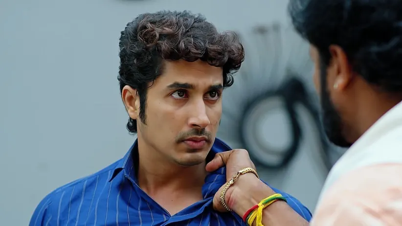 Purushottam Gets into a Fight with Raj