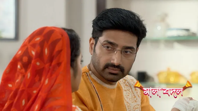 Bhavani Assists Diti in Dressing Up