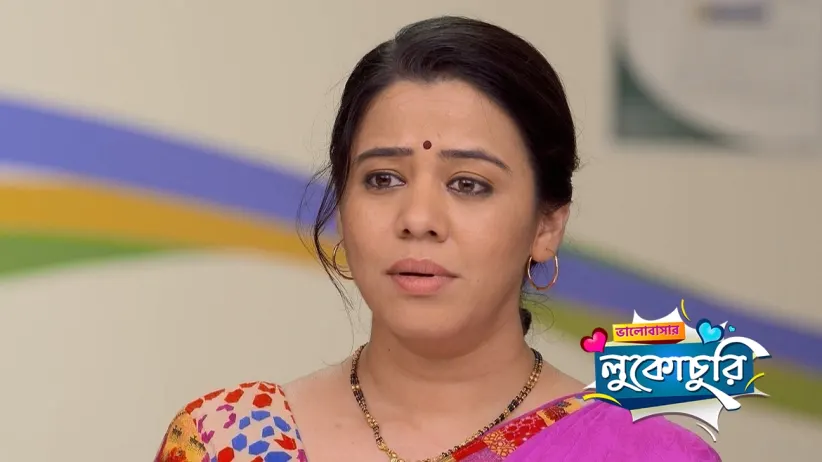 Radhika Mortgages Her Gold Bangles to Raise Money