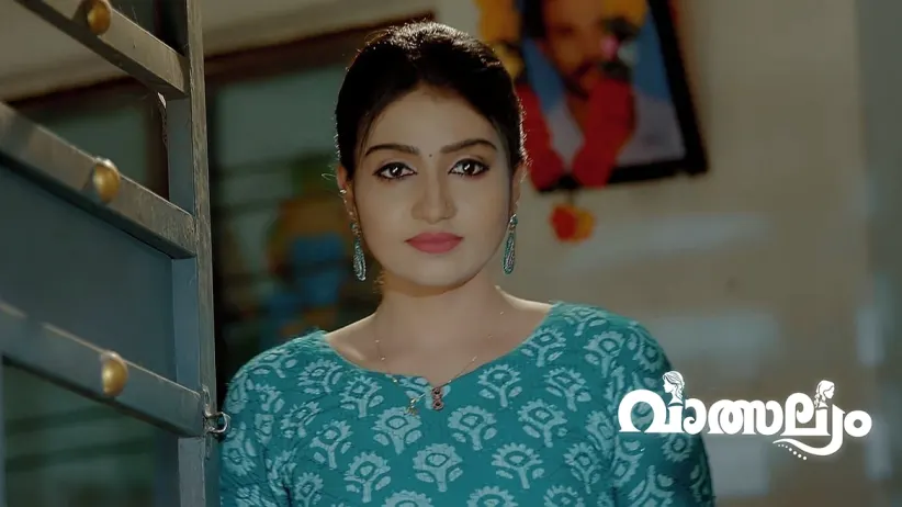 Savithri Locks Up Meenakshi and Nandhini