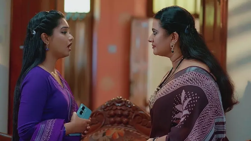 Savithri Mentally Tortures Meenakshi |Valsalyam