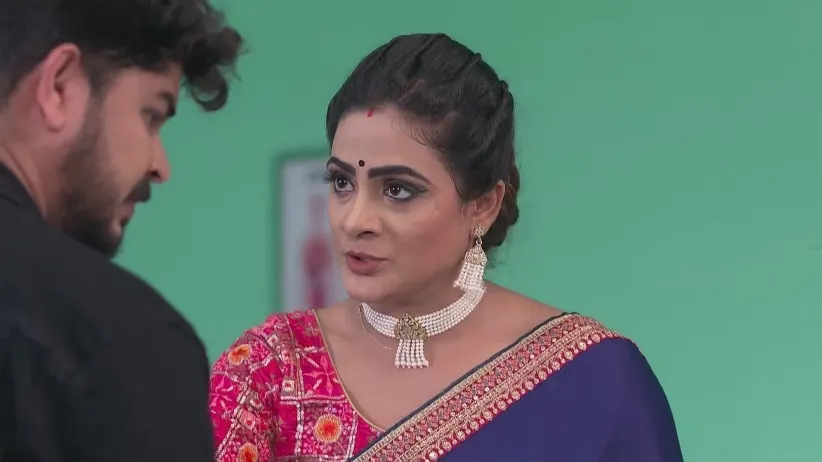 Dev Scolds Debjani | Tu Khara Mun Chaai