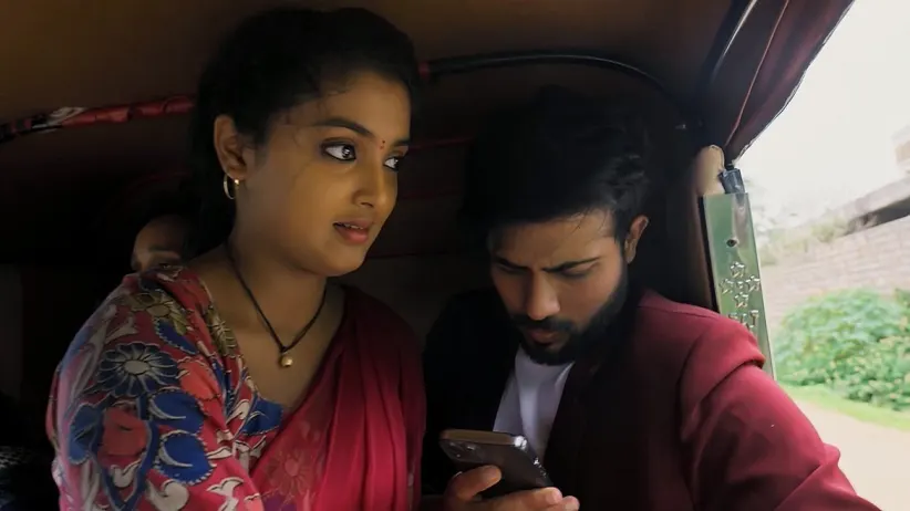 Bhoomi Protects Gagan from a Bee Attack