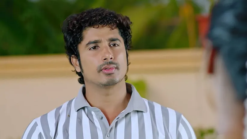 Raj Sneaks into Mythili’s House