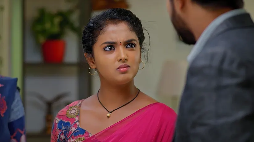 Bhoomi Dances in front of Shobha’s Banner