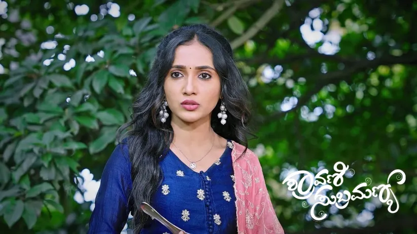 Veerendranath Sits beside Shravani in the Car