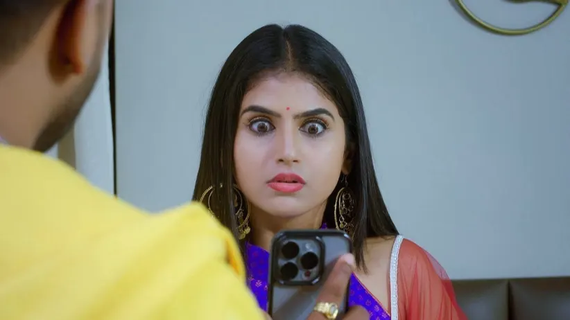 Deepa Learns about Soundharya's Sacrifice