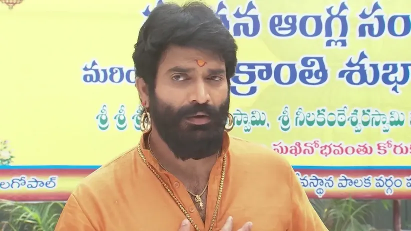 Dhananjaya Tries to Get the 'Nagamani'