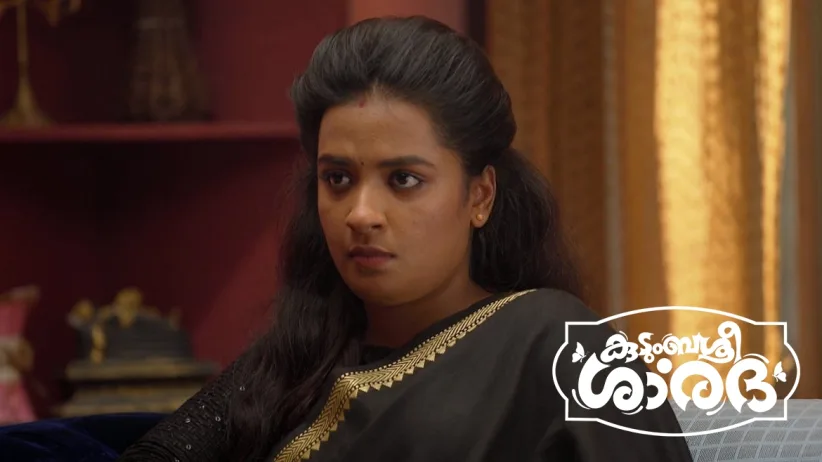 Shalini Introduces Devan to Sharada