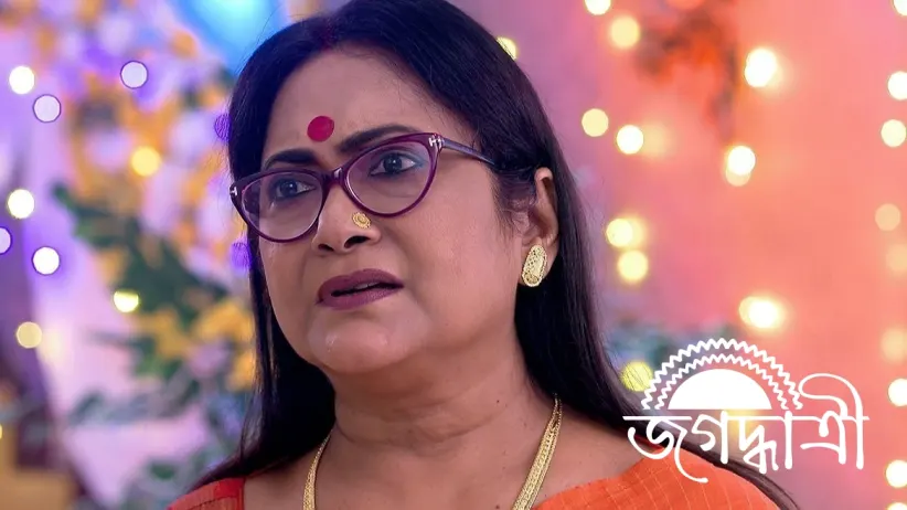 Koushiki Applies Utsav's Turmeric to Mehendi
