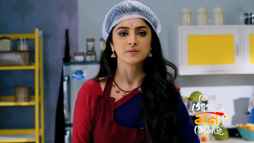 An Employee Makes Shyamoli's Dish Salty