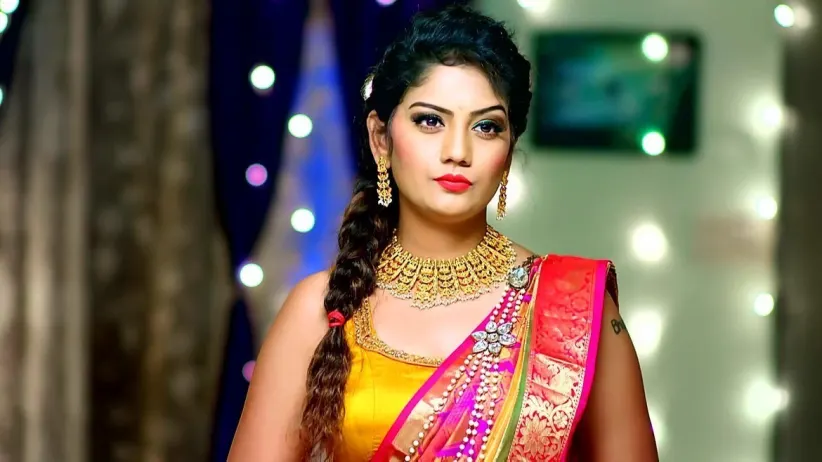 ఊర్మిళ ప్లాన్ పాడు చేస్తాడు లక్కీ