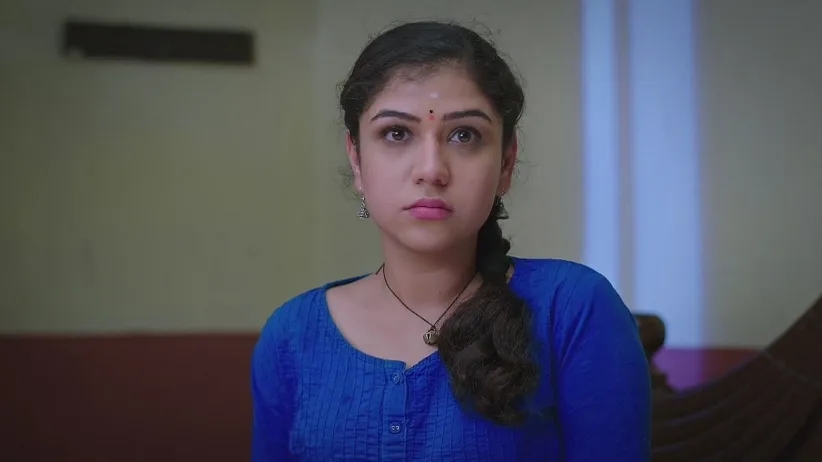 Sneha Showers Kanthi with Kisses