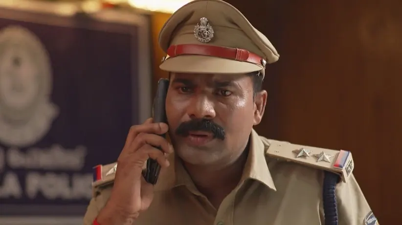 Pappi Asks Sathya to Switch on the Phone | Kudumbashree Sharada