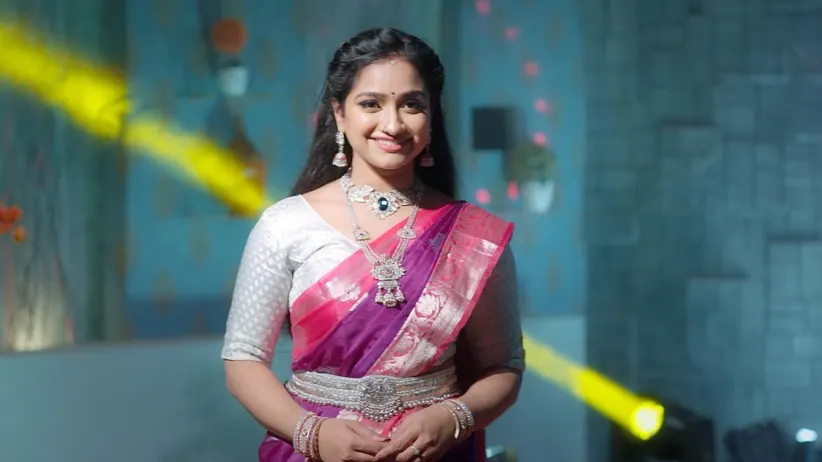 Trinayani's Beauty Mesmerises Vishal | Trinayani