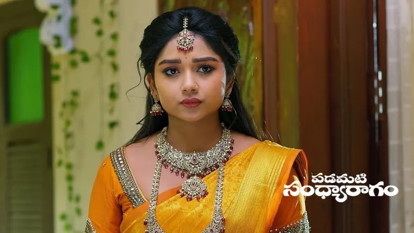 Ramalakshmi Helps Showrya Wear a Dhoti