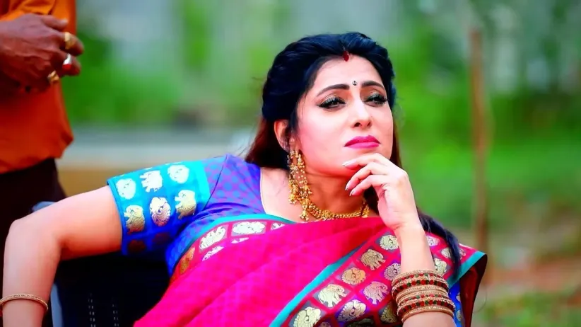 Akhila Apologises to Aishwarya