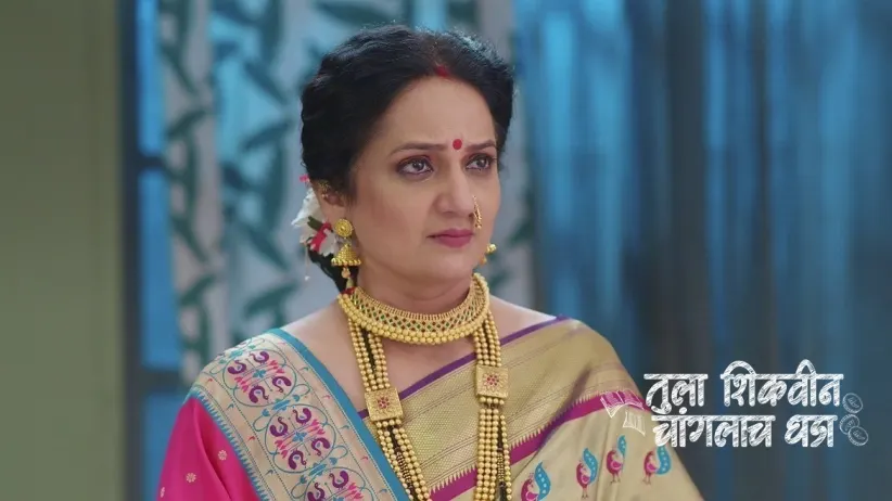 Charulata Disguises as Bhuvaneshwari 
