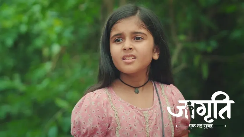 Surya Tries to Stop Jagriti from Selling Fruits