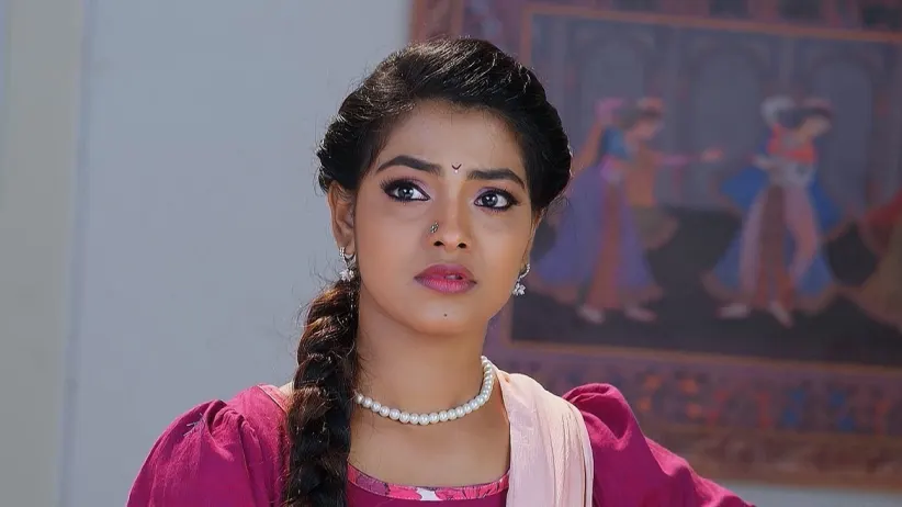 Kaveri Gets Bitten by a Snake