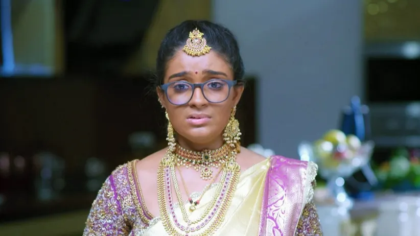 Soundharya Sheds Fake Tears in front of Chirag