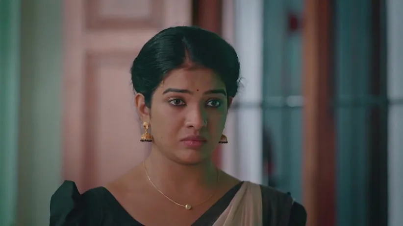 The Police Drops Madhavan Home | Manathe Kottaram