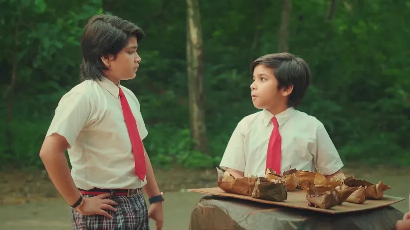Suraj Tries to Stop Jagriti from Selling the Fruits | Jagriti