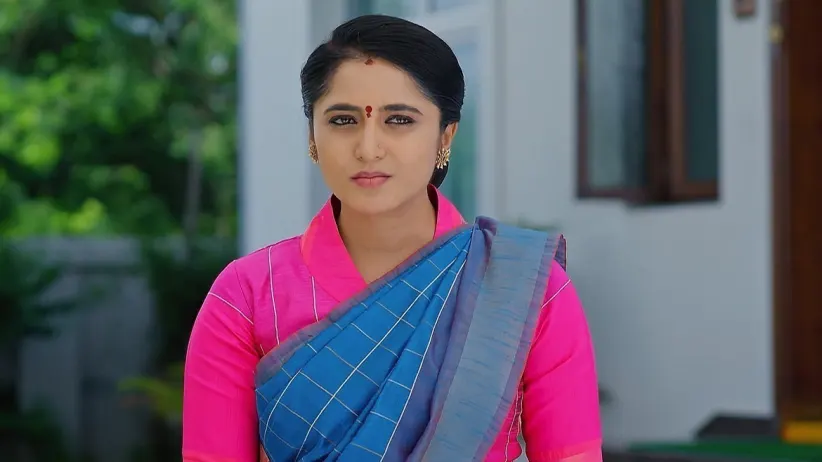 Apoorva Tries to Punish Sharada