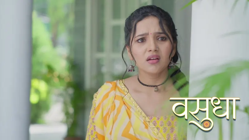 Vasudha Sees Karishma with Her Lover