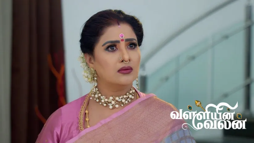 Velan Protects Valli from Vedhanayagi 