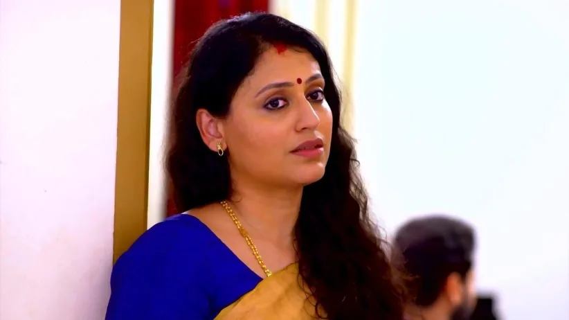 Meera Spots Mukundan's Sketch | Manampole Mangalyam