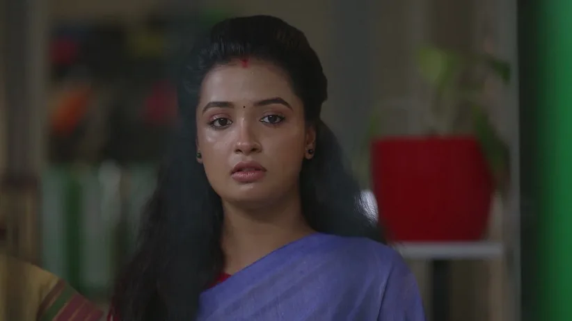 Sathya Sees Vishnu Outside Shalini’s Office | Kudumbashree Sharada