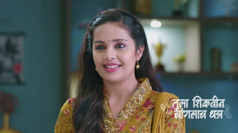 Charuhas Gives a Gift to Charulata