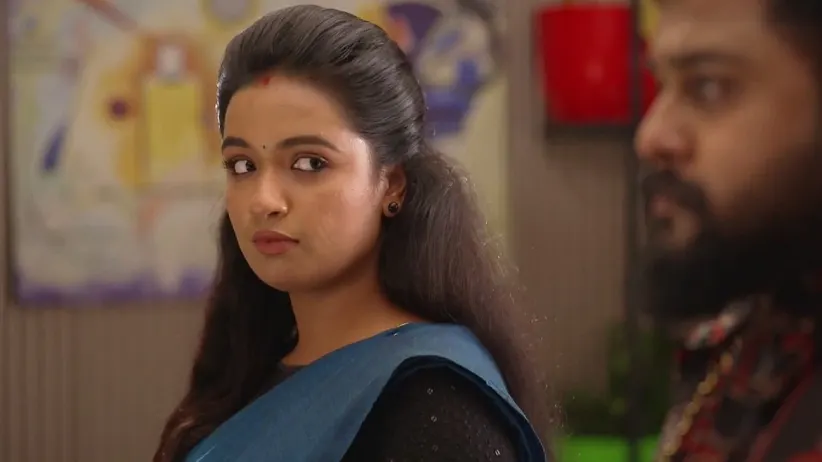 The Tea Vendor Reminds Shalini of an Old Payment