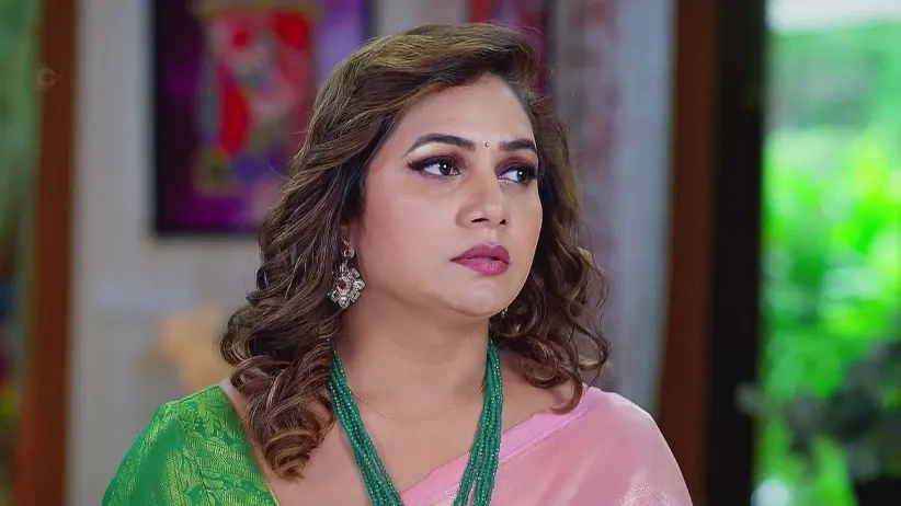 Hasini Argues with Tilottama over an Amulet | Trinayani