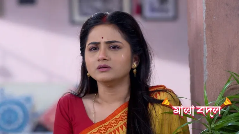 Kavya Discovers Shiuli's Wedding Photo